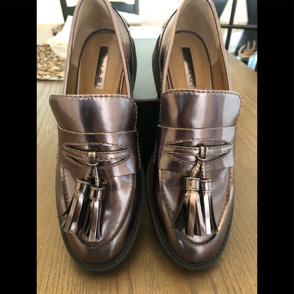 Color is more metallic purplish/silver color.